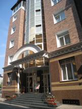 Hotel Victory, Facade